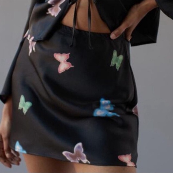 Lisa Says Gah Michelle Butterfly Mini Skirt Satin Black Medium - Picture 6 of 12